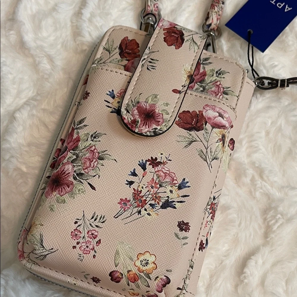 NWT Crossbody Phone & Wallet